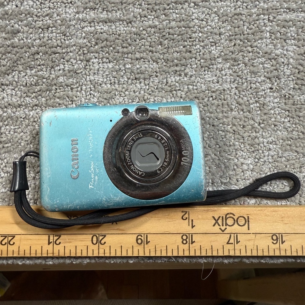Canon Powershot Digital Blue Camera PARTS ONLY!!!